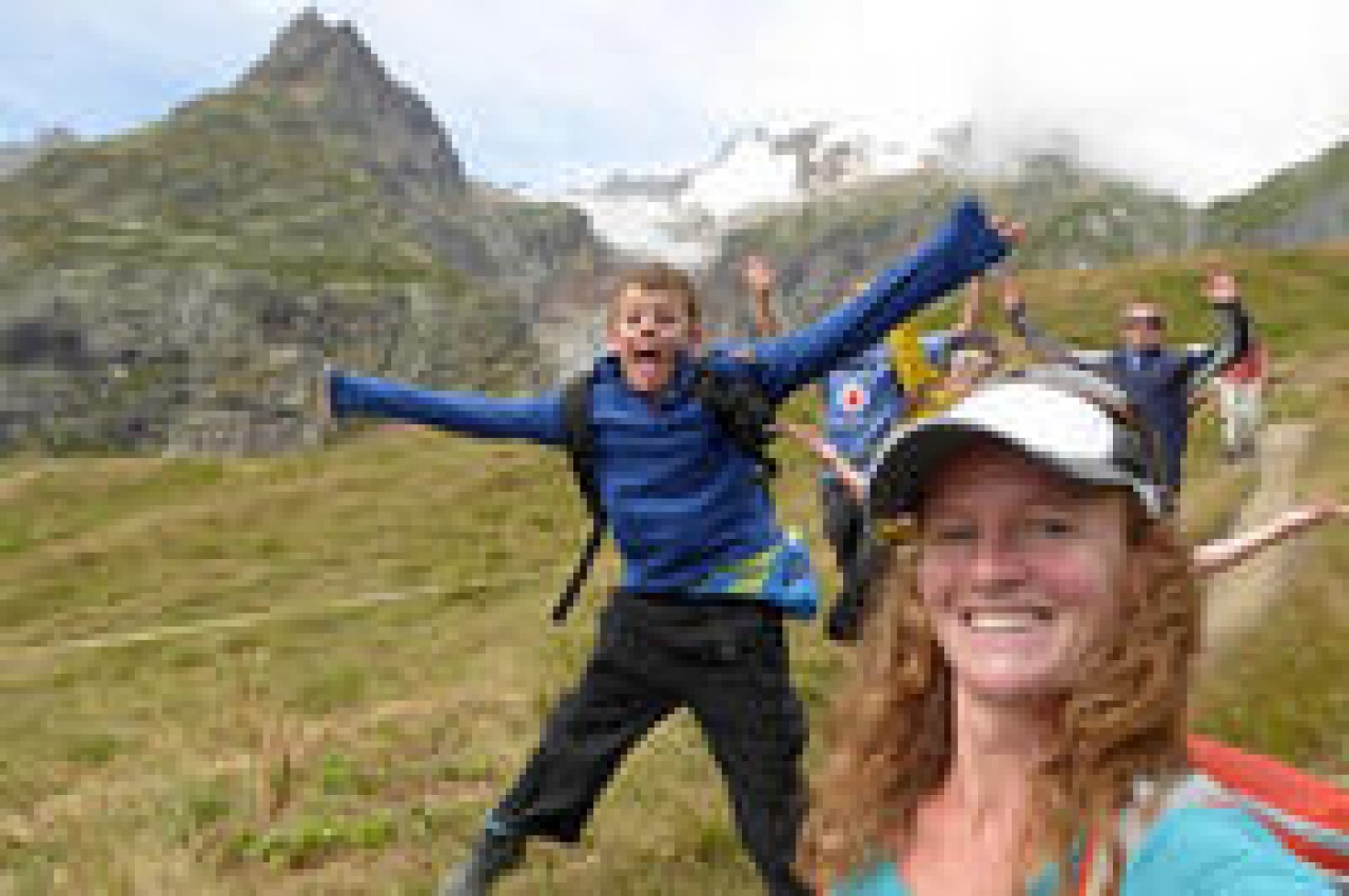 Julia's selfie photo bombed by Alf!